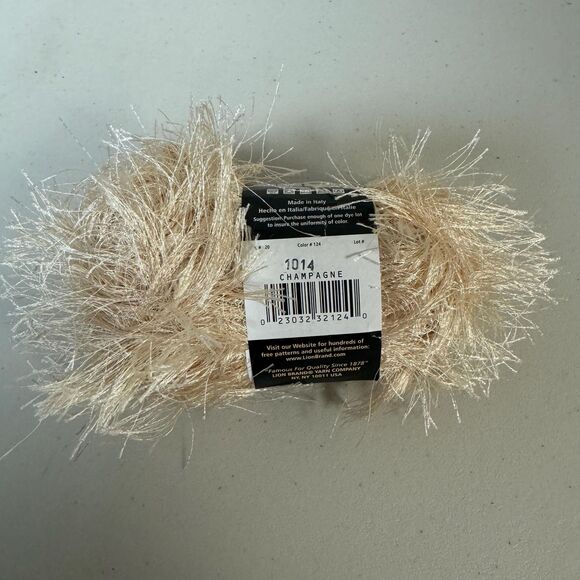 Lion Fun Fur Yarn Skein Champagne Cream 124 Eyelash Crochet Knit Craft DIY Scarf - Picture 3 of 6